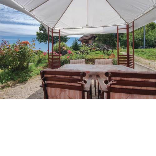 Awesome home in Krapinske Toplice w/ Jacuzzi, WiFi and 3 Bedrooms
