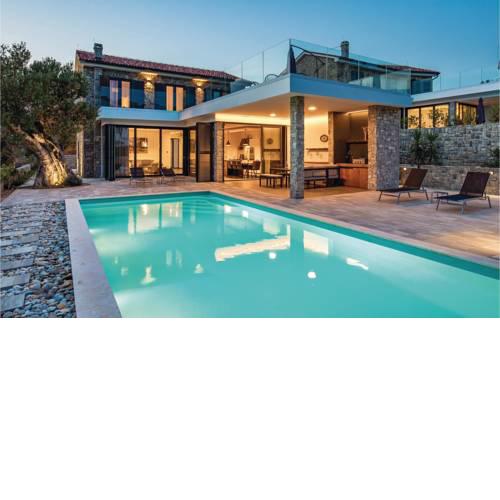 Awesome home in Lun w/ WiFi, Outdoor swimming pool and 4 Bedrooms
