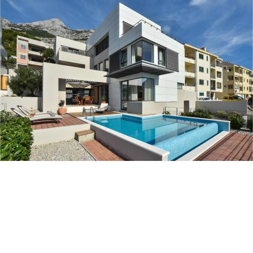 Awesome home in Makarska with Sauna and 5 Bedrooms