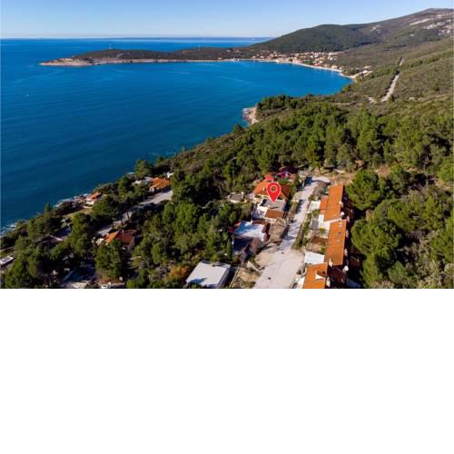 Awesome home in Martinscica w/ 3 Bedrooms