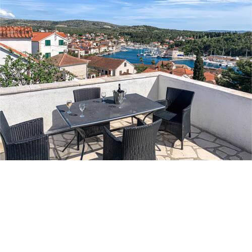 Awesome home in Milna with Outdoor swimming pool, WiFi and 5 Bedrooms
