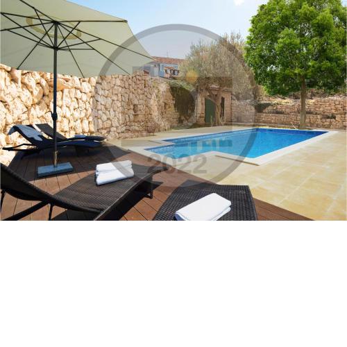 Awesome home in Murter with WiFi, Outdoor swimming pool and 6 Bedrooms