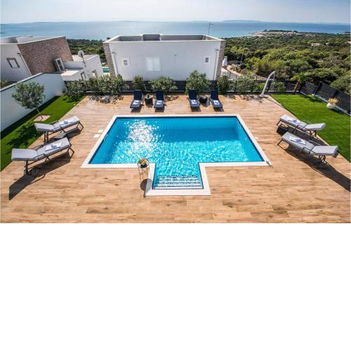 Awesome home in Novalja with Outdoor swimming pool, WiFi and 4 Bedrooms
