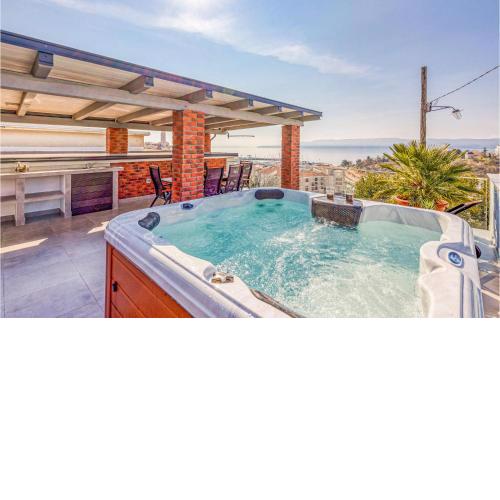 Awesome home in Novi Vinodolski with Jacuzzi and 2 Bedrooms