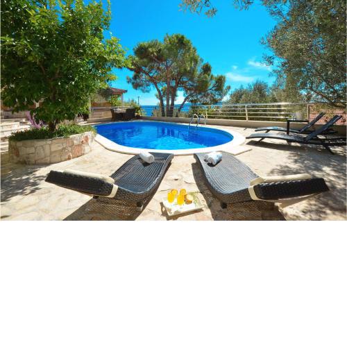 Awesome home in Okrug Gornji with WiFi, Heated swimming pool and 4 Bedrooms