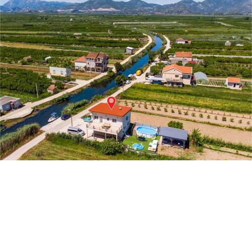 Awesome home in Opuzen with Jacuzzi and 4 Bedrooms