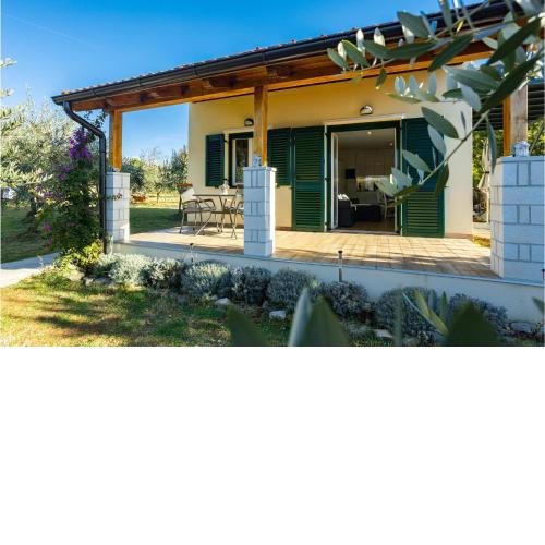 Awesome home in Peroj with 2 Bedrooms