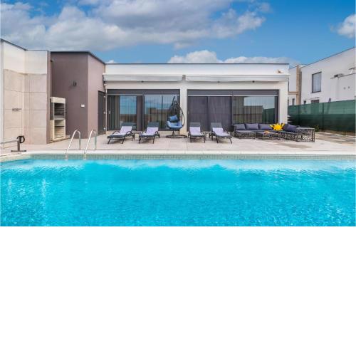Awesome home in Peroj with 3 Bedrooms