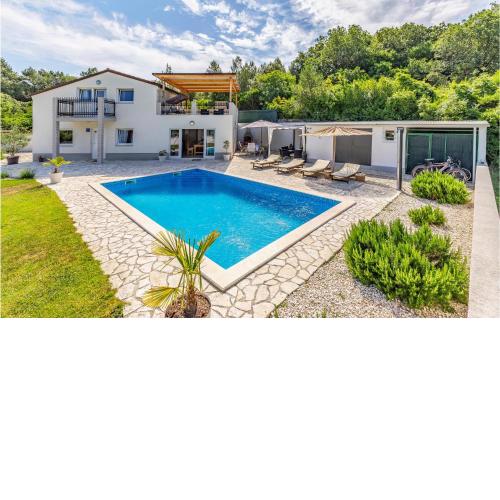 Awesome home in Premantura with Outdoor swimming pool, WiFi and 3 Bedrooms