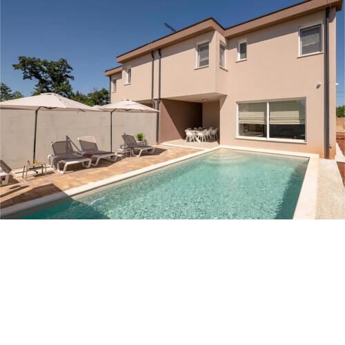 Awesome home in Segotici with WiFi, Outdoor swimming pool and 4 Bedrooms
