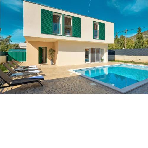 Awesome home in Sestanovac with WiFi, Outdoor swimming pool and 3 Bedrooms