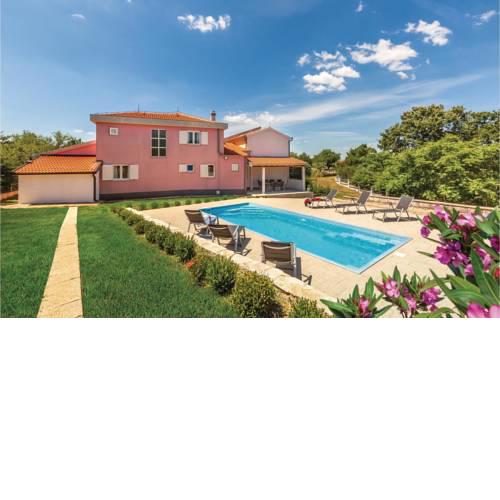 Awesome home in Studenci w/ WiFi, Outdoor swimming pool and 4 Bedrooms