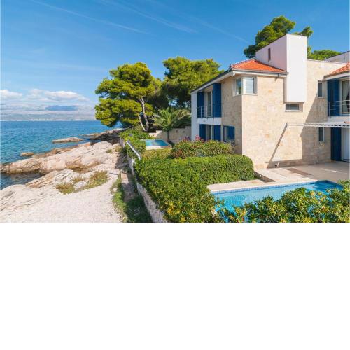 Awesome home in Supetar with Outdoor swimming pool, Heated swimming pool and 2 Bedrooms