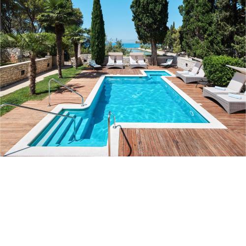 Awesome home in Supetar with Outdoor swimming pool, Sauna and 6 Bedrooms