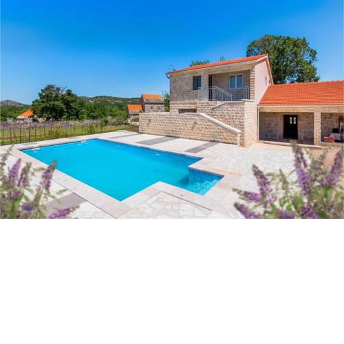 Awesome home in Unesic w/ Outdoor swimming pool, WiFi and 3 Bedrooms
