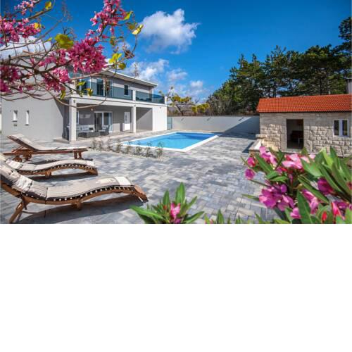 Awesome home in Zadvarje w/ Outdoor swimming pool, Outdoor swimming pool and 5 Bedrooms