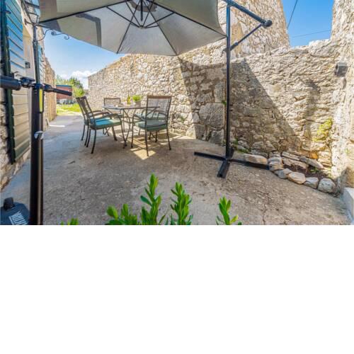 Awesome home in Zaton with WiFi and 1 Bedrooms