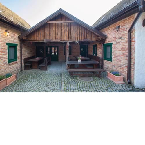 Awesome home in Zmajevac w/ WiFi and 8 Bedrooms