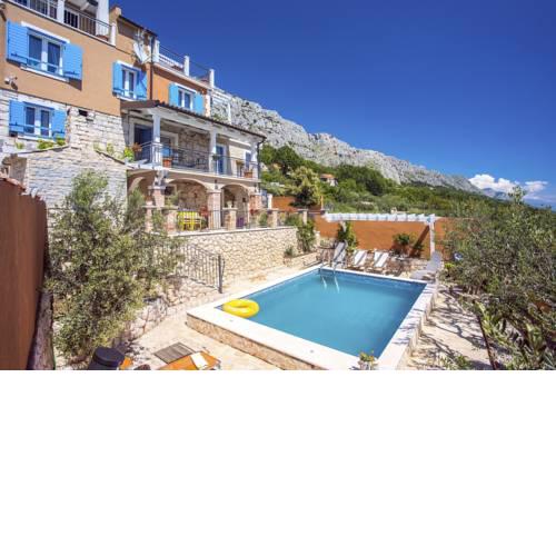 Bajnice Villa Sleeps 8 Pool Air Con WiFi
