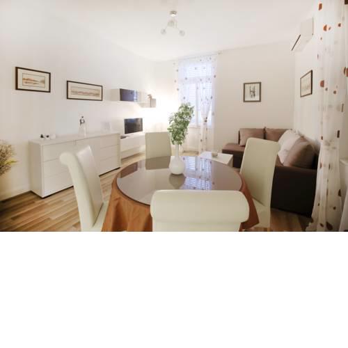 Bay View Apartment