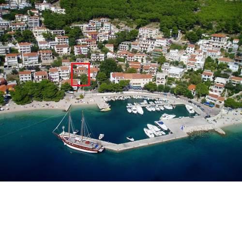 Beach apartment in the center of Brela