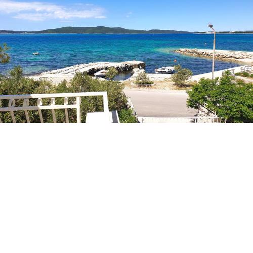 Beach Apartment x2 Big Rooms w en-suits, Brodarica