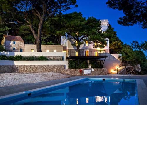 Beachfront Villa Castellum with Pool