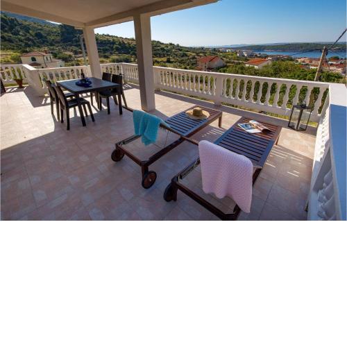 Beautiful apartment in Banjol with WiFi and 2 Bedrooms