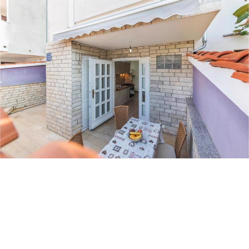 Beautiful apartment in Barbariga with 1 Bedrooms