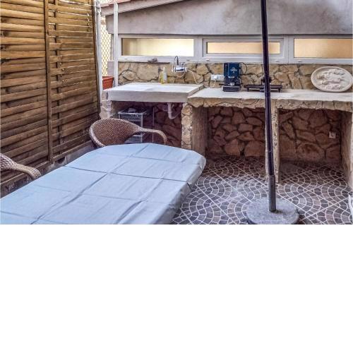 Beautiful apartment in Cres with WiFi and 1 Bedrooms