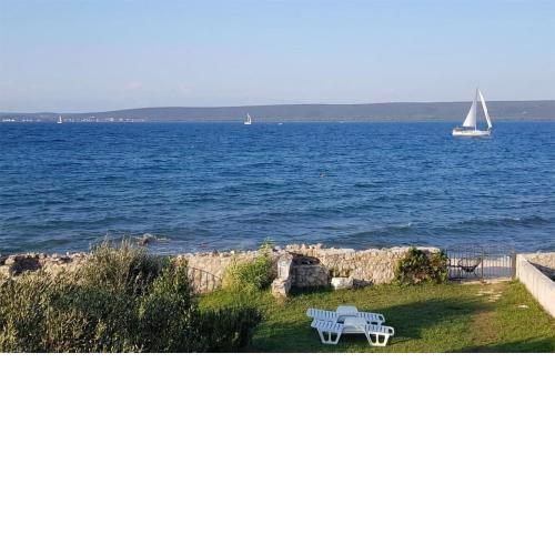 Beautiful apartment in Dobropoljana with 2 Bedrooms
