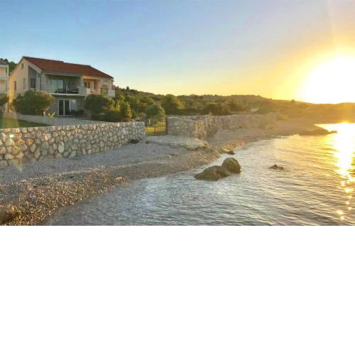 Beautiful apartment in Dobropoljana with 2 Bedrooms