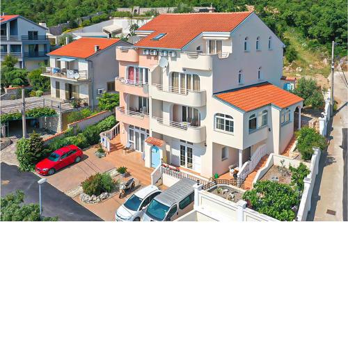 Beautiful apartment in Dramalj with WiFi and 2 Bedrooms