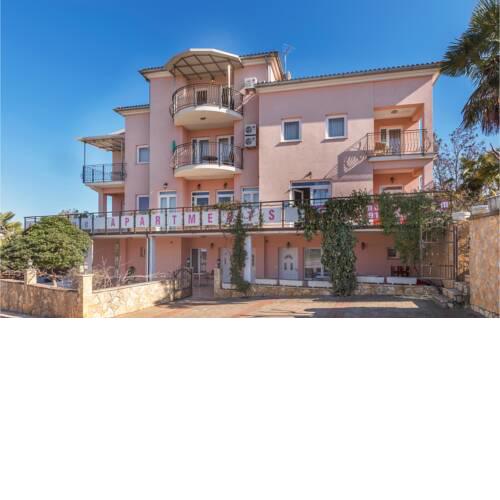 Beautiful apartment in Funtana with WiFi