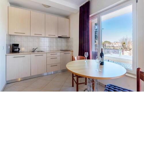 Beautiful apartment in Funtana with WiFi