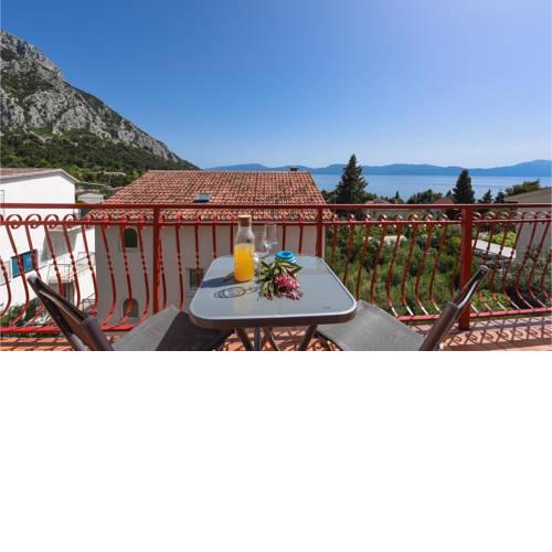 Beautiful apartment in Gradac w/ 3 Bedrooms