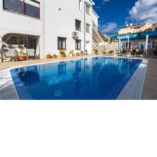 Beautiful apartment in Krk w/ Outdoor swimming pool and 2 Bedrooms