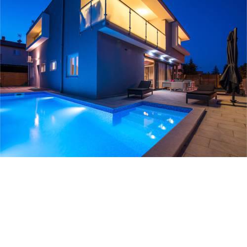 Beautiful apartment in Krk w/ Outdoor swimming pool and 2 Bedrooms