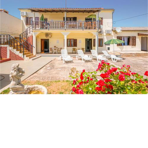 Beautiful apartment in Krnica with WiFi and 2 Bedrooms