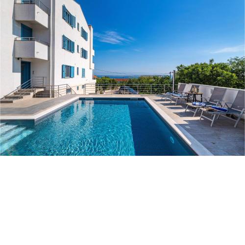 Beautiful apartment in Lukoran with Outdoor swimming pool, Jacuzzi and 1 Bedrooms