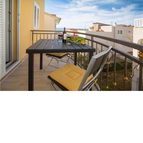 Beautiful apartment in Makarska with WiFi