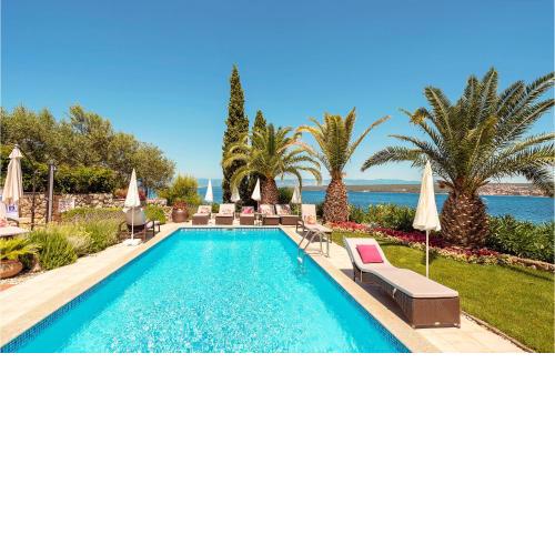 Beautiful apartment in Malinska with Outdoor swimming pool, WiFi and 2 Bedrooms