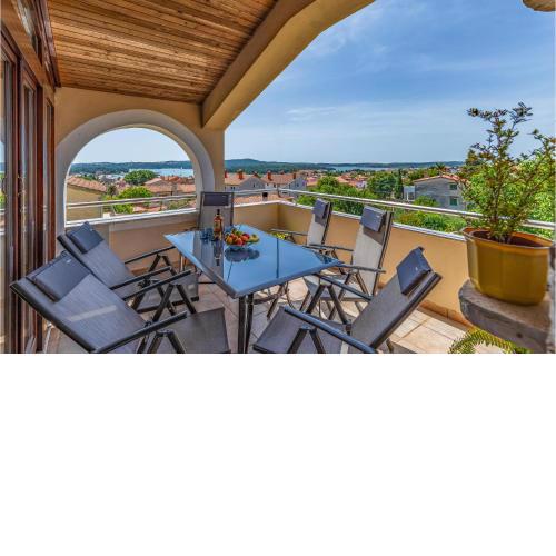 Beautiful apartment in Medulin with 3 Bedrooms