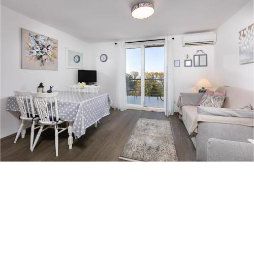 Beautiful apartment in Njivice with WiFi and 2 Bedrooms