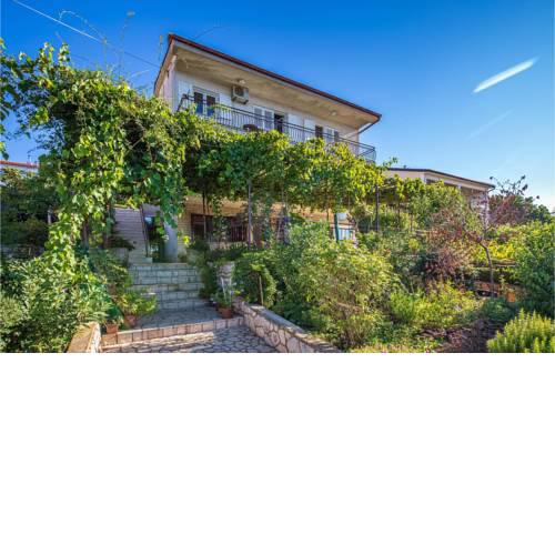 Beautiful apartment in Novi Vinodolski w/ 2 Bedrooms