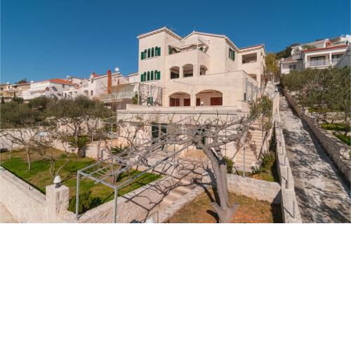 Beautiful apartment in Okrug Donji with