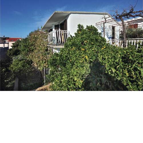 Beautiful apartment in Okrug Gornji with WiFi and 2 Bedrooms