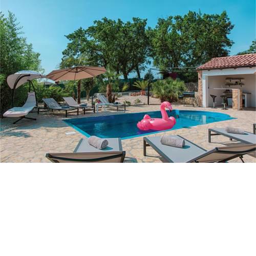 Beautiful apartment in Opatija w/ Outdoor swimming pool and 3 Bedrooms
