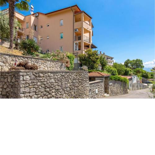 Beautiful apartment in Opatija with WiFi and 2 Bedrooms