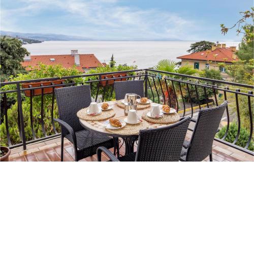 Beautiful apartment in Opatija with WiFi and 3 Bedrooms